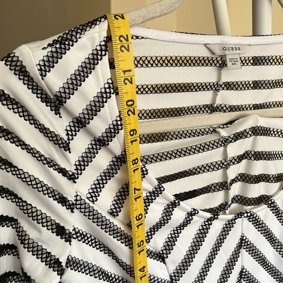 💖🤍🖤Guess White & Black Crochet Stripe Pattern Peplum Top-XS-EUC - Picture 10 of 14